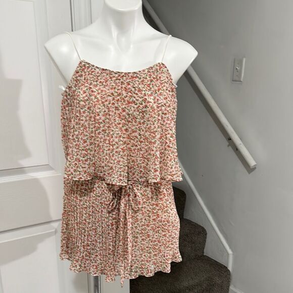 SHE + SKY Floral Spaghetti Strap Romper Size M NWT - Picture 1 of 8